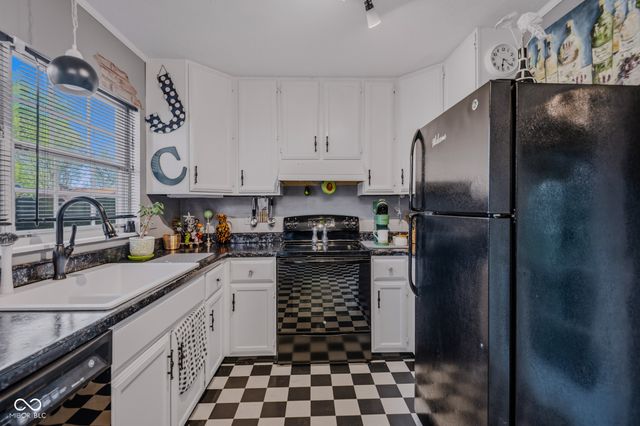5240 Vinewood Court, Columbus, IN 47203