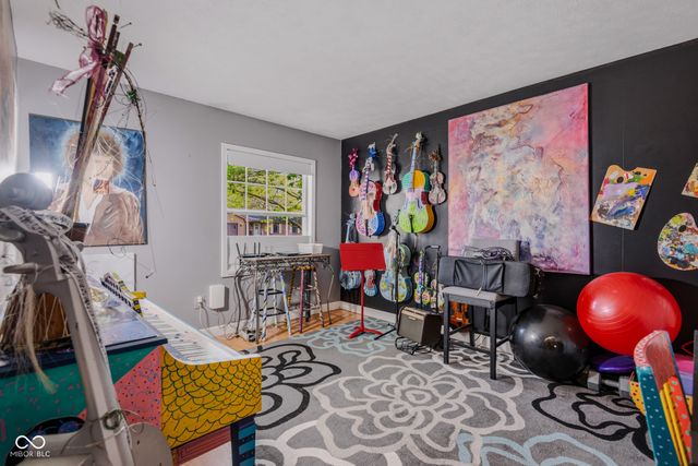 5240 Vinewood Court, Columbus, IN 47203