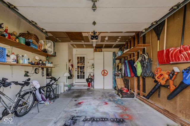 5240 Vinewood Court, Columbus, IN 47203