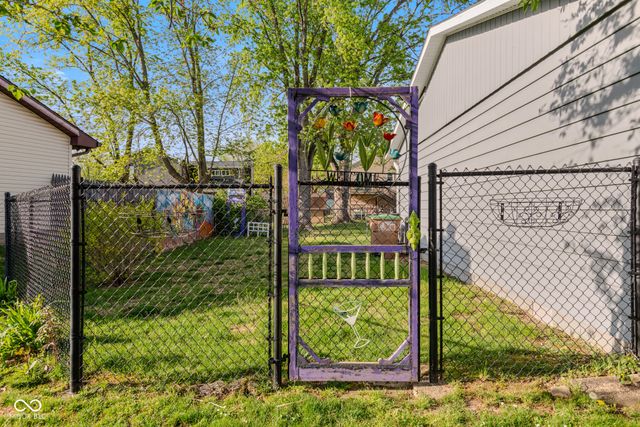 5240 Vinewood Court, Columbus, IN 47203