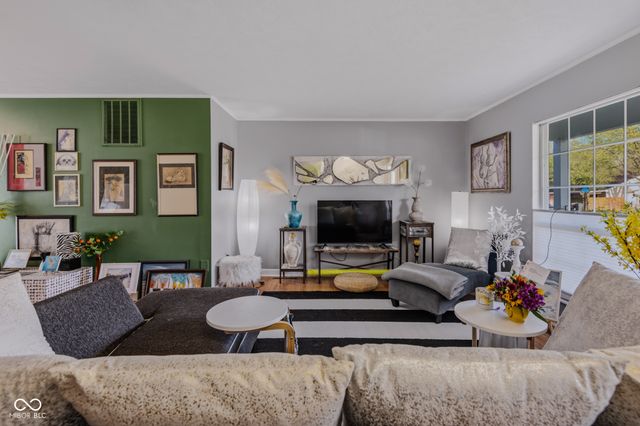 5240 Vinewood Court, Columbus, IN 47203