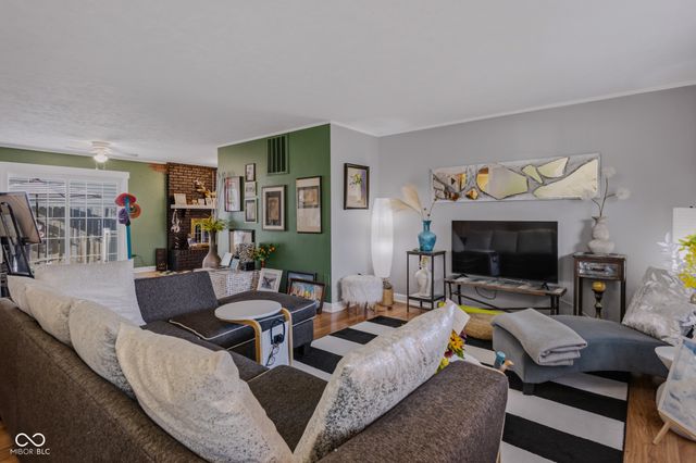 5240 Vinewood Court, Columbus, IN 47203