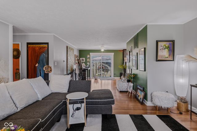 5240 Vinewood Court, Columbus, IN 47203