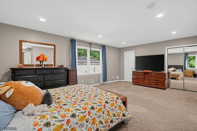 22 Dartford Rd, Parsippany-troy Hills Twp., NJ 07950
