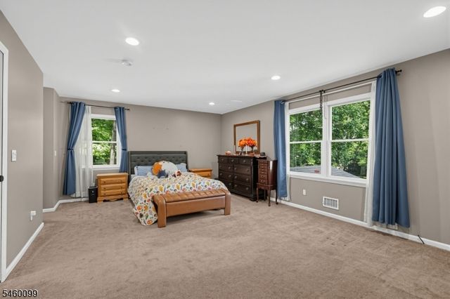 22 Dartford Rd, Parsippany-troy Hills Twp., NJ 07950