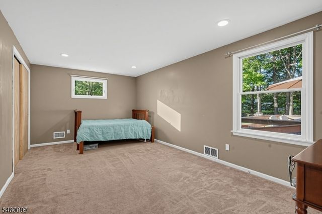 22 Dartford Rd, Parsippany-troy Hills Twp., NJ 07950