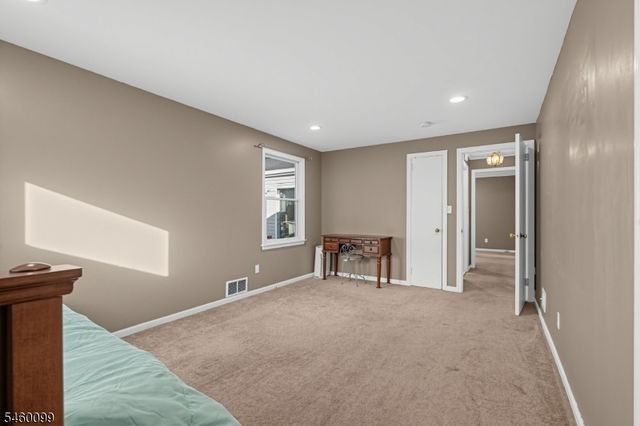 22 Dartford Rd, Parsippany-troy Hills Twp., NJ 07950