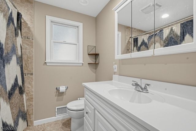 22 Dartford Rd, Parsippany-troy Hills Twp., NJ 07950