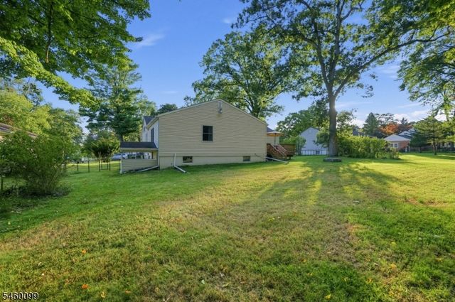 22 Dartford Rd, Parsippany-troy Hills Twp., NJ 07950