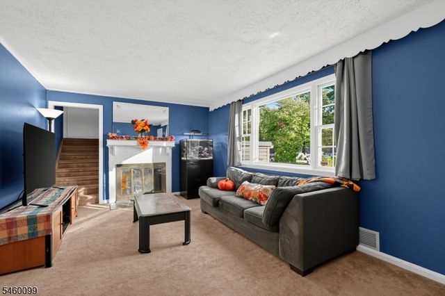 22 Dartford Rd, Parsippany-troy Hills Twp., NJ 07950