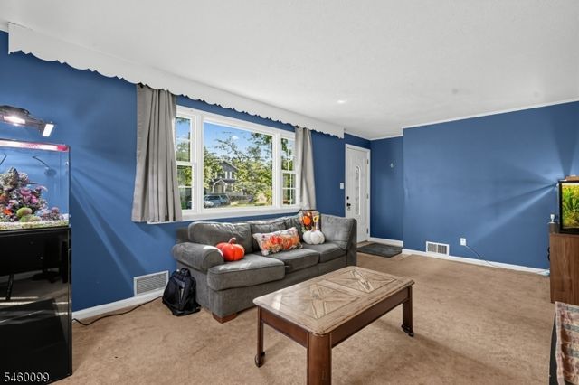 22 Dartford Rd, Parsippany-troy Hills Twp., NJ 07950
