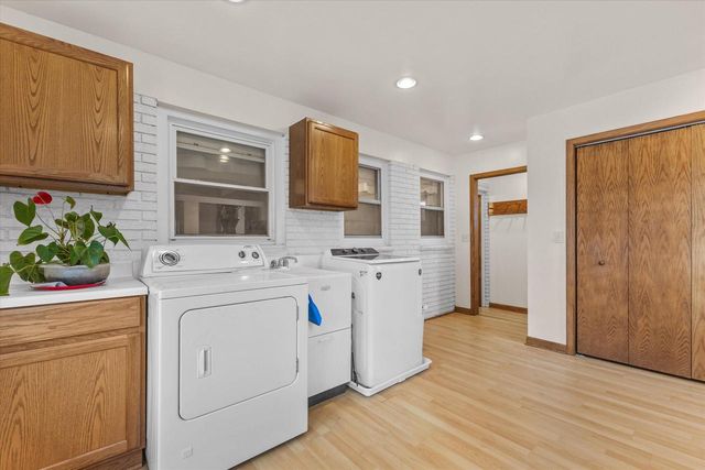 1511 W Klein AVENUE, Milwaukee, WI 53221