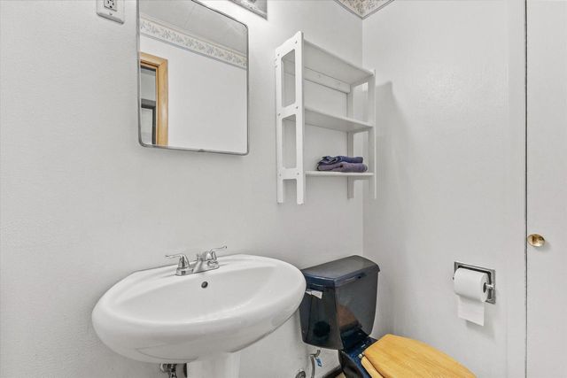 1511 W Klein AVENUE, Milwaukee, WI 53221