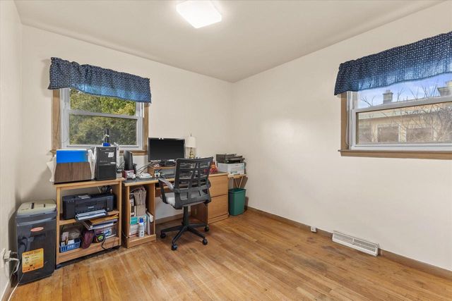 1511 W Klein AVENUE, Milwaukee, WI 53221