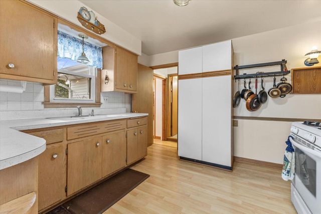 1511 W Klein AVENUE, Milwaukee, WI 53221