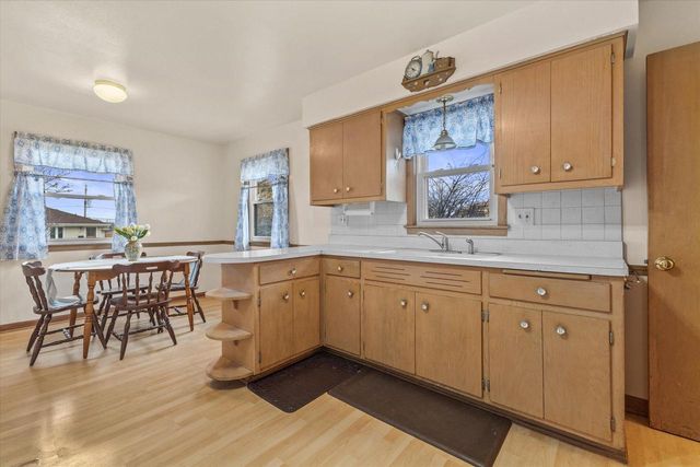 1511 W Klein AVENUE, Milwaukee, WI 53221