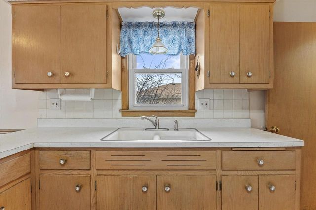 1511 W Klein AVENUE, Milwaukee, WI 53221