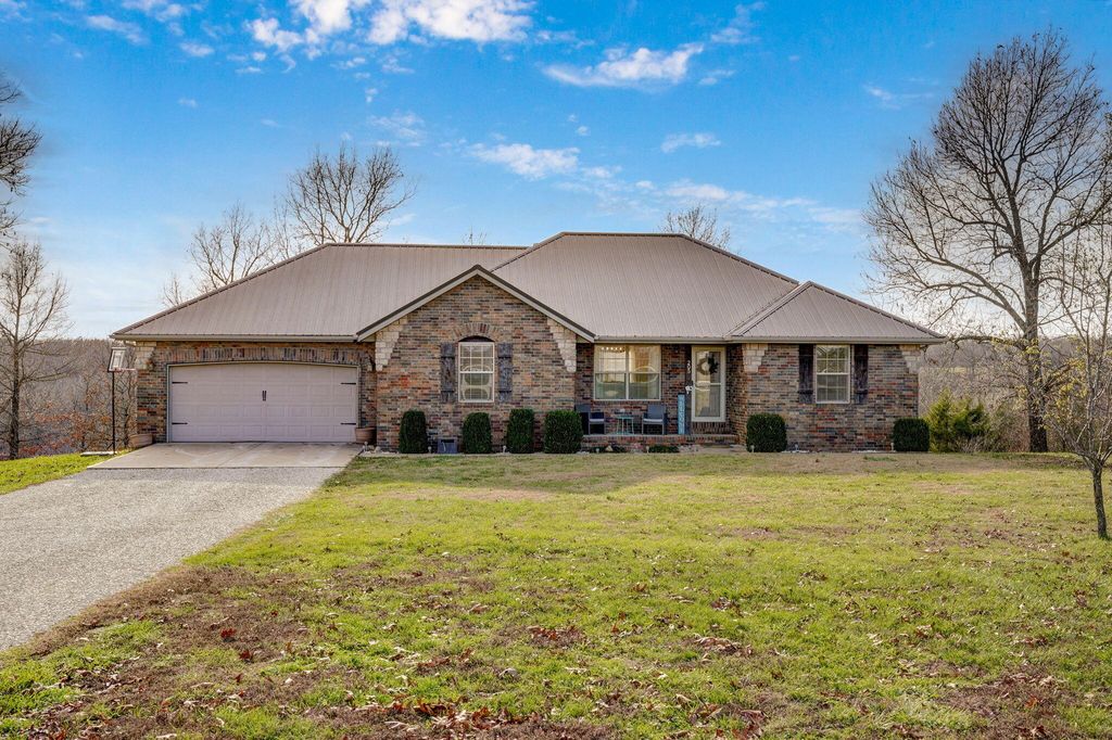 205 Weatherby Drive, Fordland, MO 65652