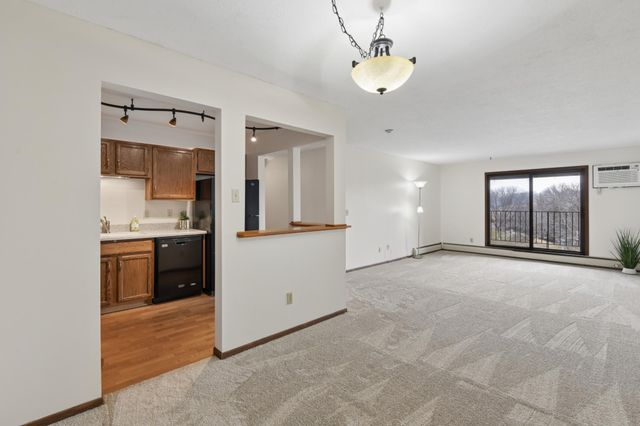 1800 Riverwood Drive 318, Burnsville, MN 55337