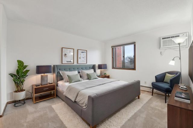 1800 Riverwood Drive 318, Burnsville, MN 55337