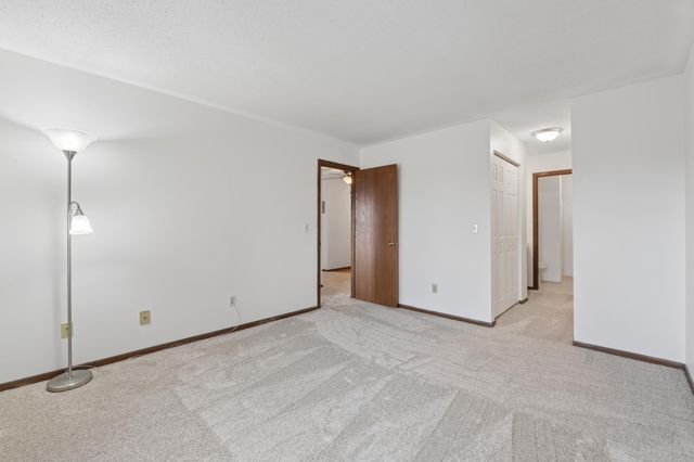 1800 Riverwood Drive 318, Burnsville, MN 55337