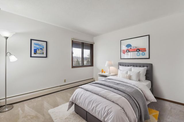 1800 Riverwood Drive 318, Burnsville, MN 55337