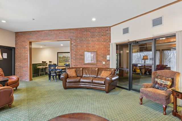 1800 Riverwood Drive 318, Burnsville, MN 55337