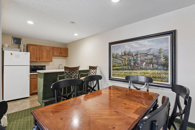 1800 Riverwood Drive 318, Burnsville, MN 55337