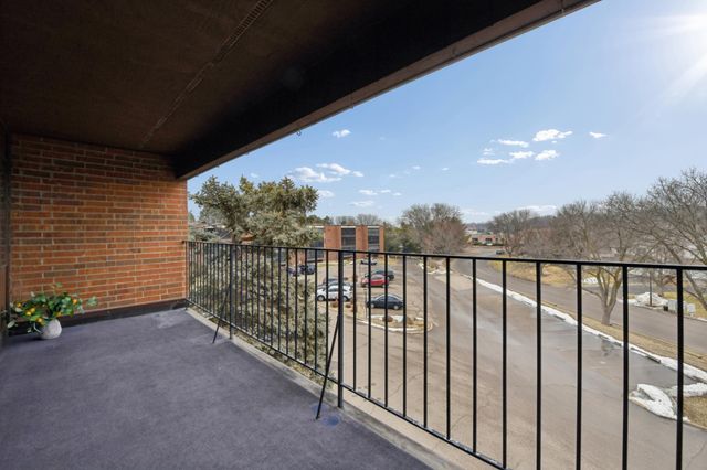 1800 Riverwood Drive 318, Burnsville, MN 55337