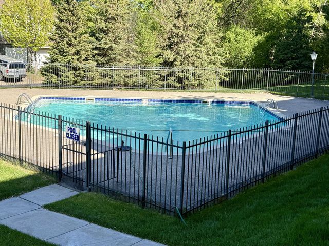 1800 Riverwood Drive 318, Burnsville, MN 55337