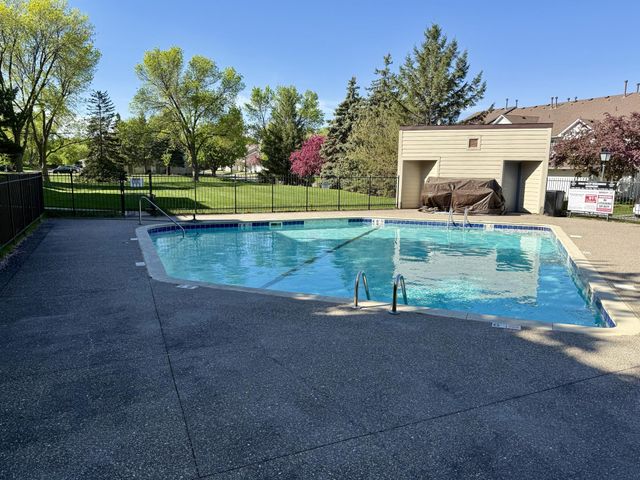 1800 Riverwood Drive 318, Burnsville, MN 55337