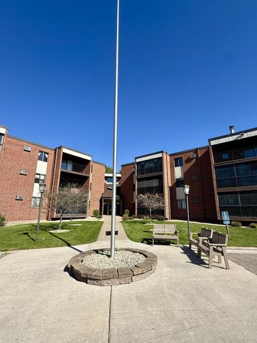 1800 Riverwood Drive 318, Burnsville, MN 55337