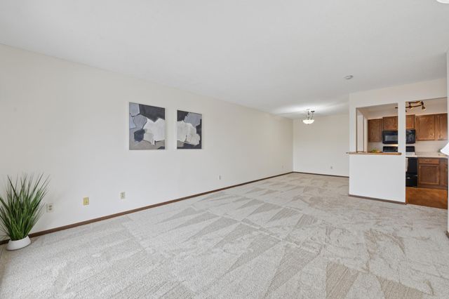 1800 Riverwood Drive 318, Burnsville, MN 55337