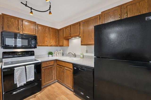 1800 Riverwood Drive 318, Burnsville, MN 55337