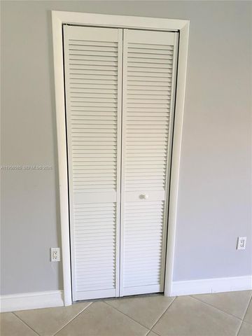 4715 NW 7th St 302-2, Miami, FL 33126