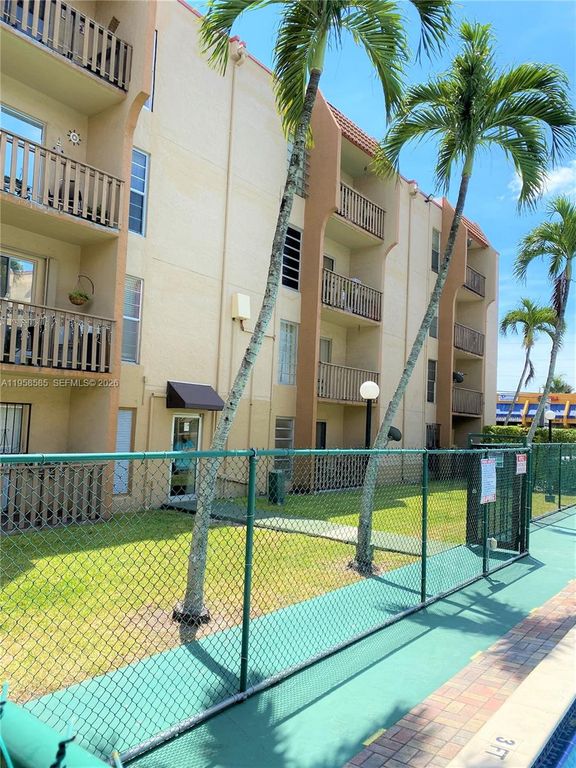 4715 NW 7th St 302-2, Miami, FL 33126