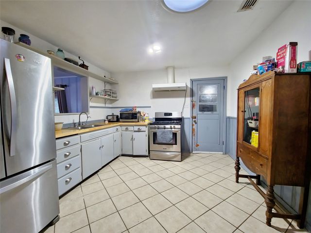 140 Meadowbrook Street, Robinson, TX 76706