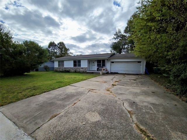 140 Meadowbrook Street, Robinson, TX 76706