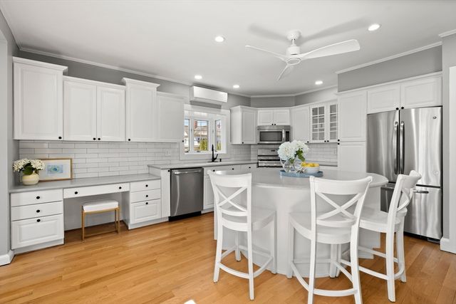 168 Hovey St, Lowell, MA 01852