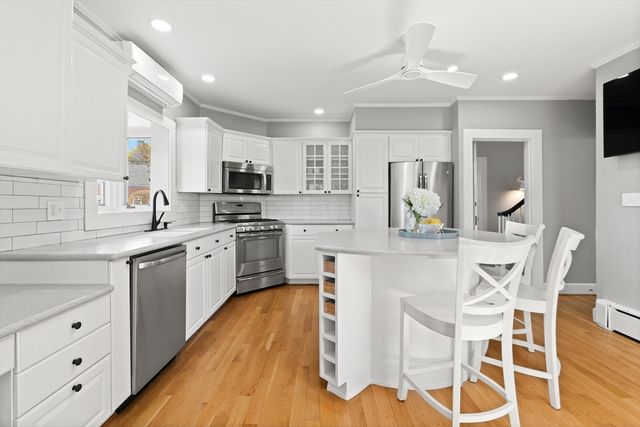 168 Hovey St, Lowell, MA 01852