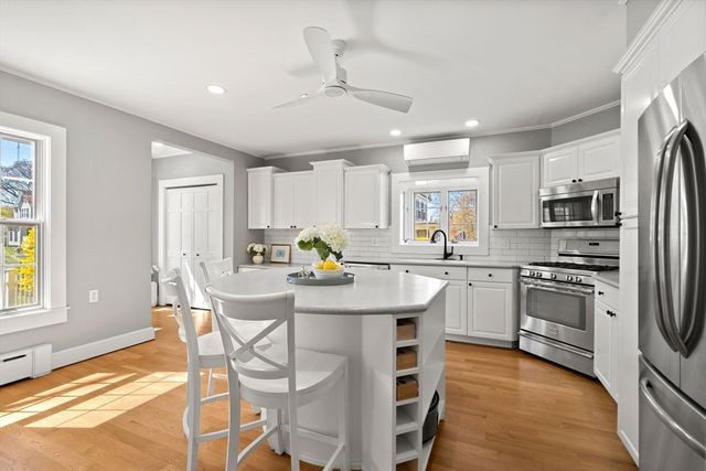 168 Hovey St, Lowell, MA 01852