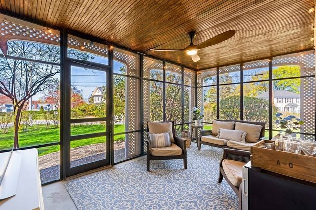 168 Hovey St, Lowell, MA 01852