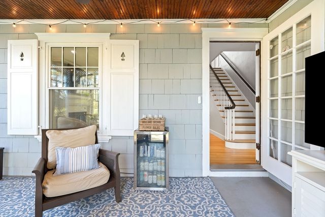 168 Hovey St, Lowell, MA 01852