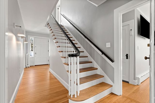 168 Hovey St, Lowell, MA 01852