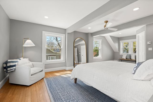 168 Hovey St, Lowell, MA 01852