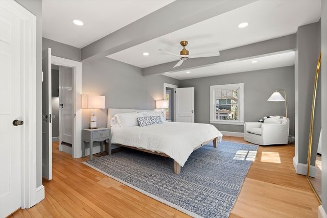 168 Hovey St, Lowell, MA 01852