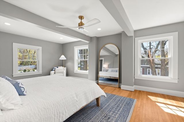 168 Hovey St, Lowell, MA 01852