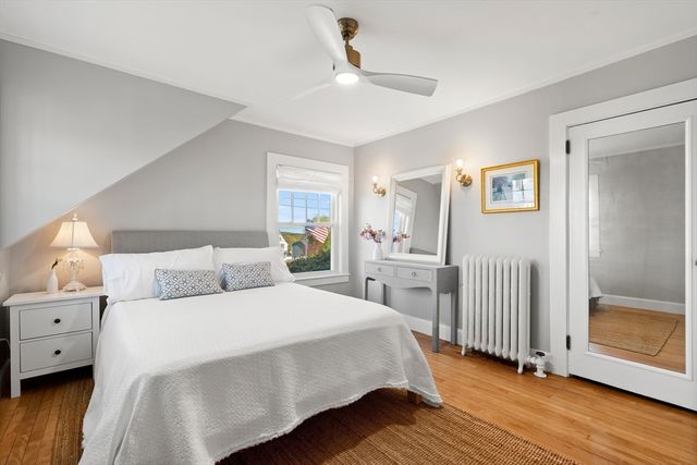 168 Hovey St, Lowell, MA 01852