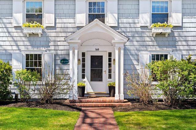 168 Hovey St, Lowell, MA 01852