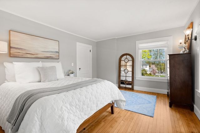 168 Hovey St, Lowell, MA 01852